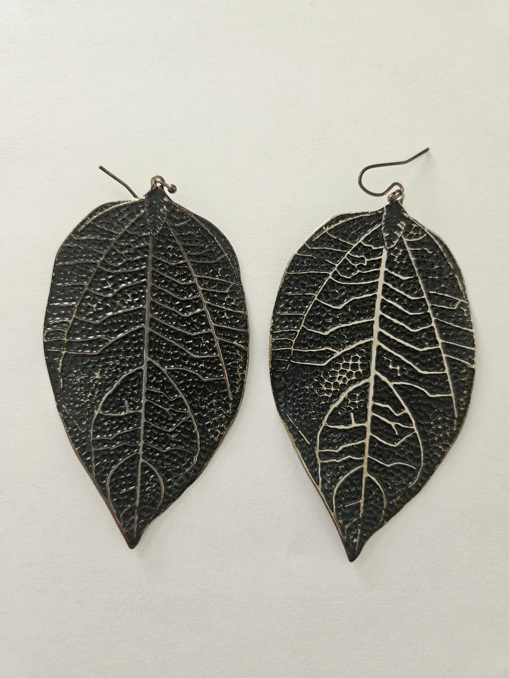 Vintage Leaf Dangle Earrings Black Silver Retro Cottagecore Bohemian Feminine - Picture 1 of 4